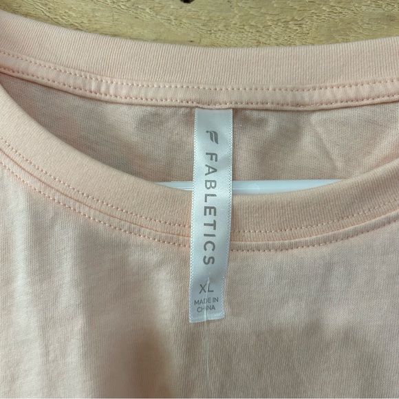 NWT Fabletics Women's Front-Twist Short Sleeve T-Shirt Size XL - Picture 3 of 8